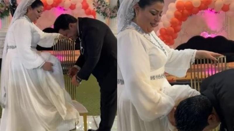 عريس خمسيني يقبل قدم زوجته السورية في حفل الزفاف