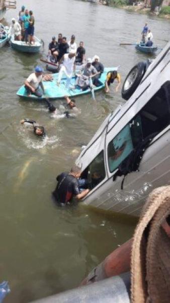 مفاجاء مدوية في حادث مكروباص معدية ابو غالب: سائق توتوك وصاحبة زقوا المكروباص في الماء
