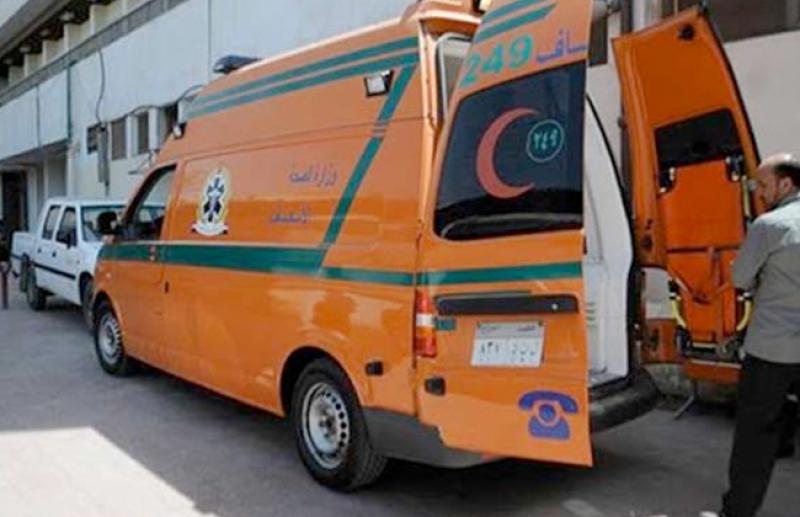 مصرع سائق وإصابة آخر في حادث انقلاب سيارة ربع نقل بسوهاج