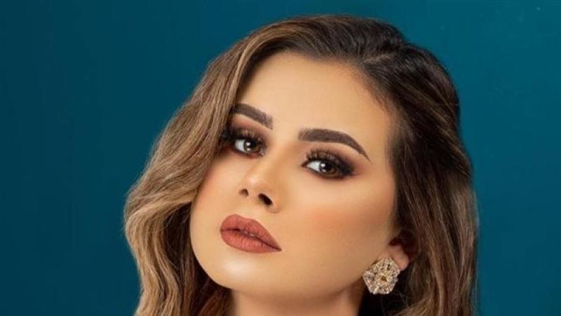 الفنانة منة عرفة