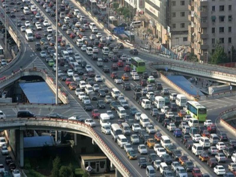 حادث مروع أعلى كوبري 6 أكتوبر في القاهرة.. 3 مصابين وتعطل مروري خانق