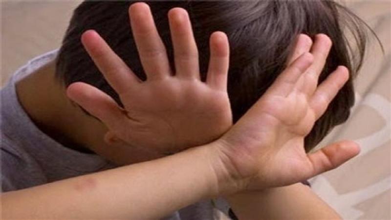 هتك عرضهم وصورهم.. مسجل خطر يعتدي على أطفال لابتزازهم بالبحيرة