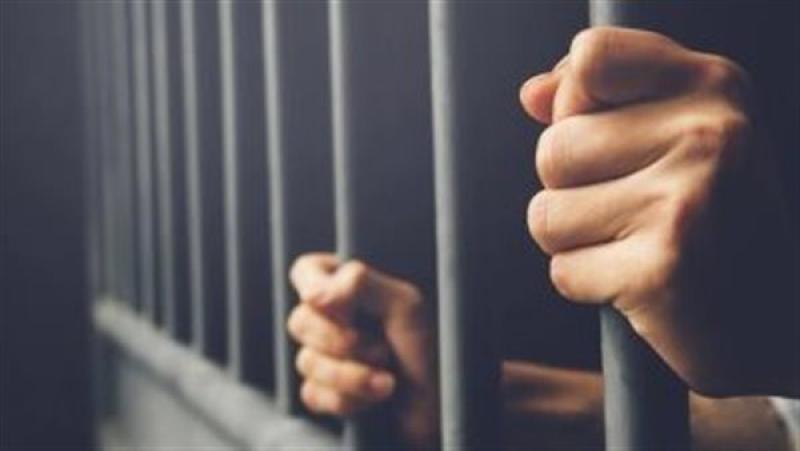 حبس عامل شوه وجه زوجته بمادة حارقة في حلوان