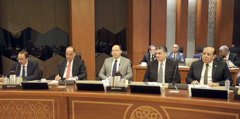 بحضور مديري الأمن بالمحافظات:رئيس الوزراء يترأس الاجتماع السابع لمجلس المحافظين