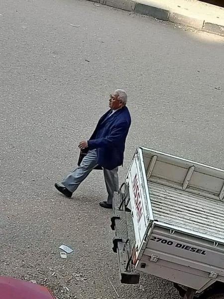 تحرش وتنكر بصفة دكتور جامعي.. فتاة تكشف محاولة استدراج مشبوهة أمام مول الجامعة في وضح النهار