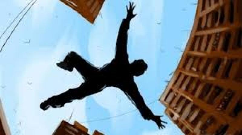 إصابة شاب إثر سقوطه من أعلي بناية في بني سويف