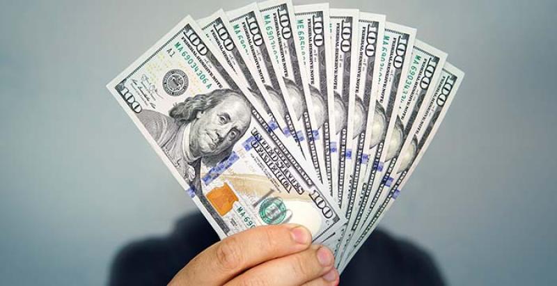 سعر الدولار مقابل الجنيه المصري اليوم الإثنين 19 مايو 2025 فى منتصف التعاملات
