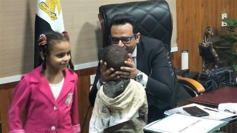 وكيل صحة بسوهاج يستجيب لاستغاثة مواطن أطلقها بشأن ابنته التي تعاني من فقدان السمع