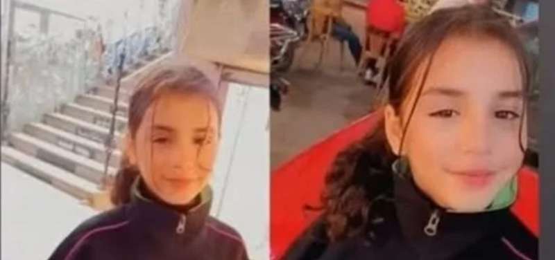 طوبة في الشنطة وفردة حذاء بالعمارة.. قصة سقوط طفلة دمياط من الطابق الرابع
