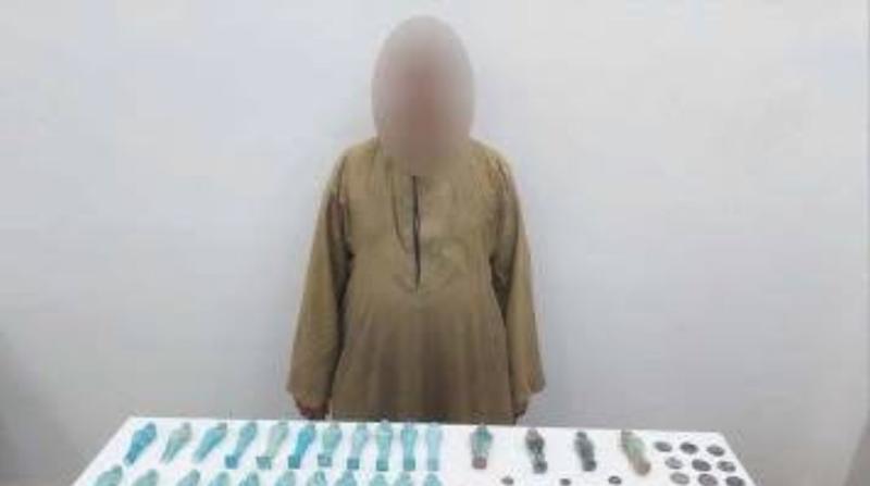 الحبس سنة وغرامة 100 ألف جنيه لمزارع بتهمة حيازة قطع أثرية في أسيوط