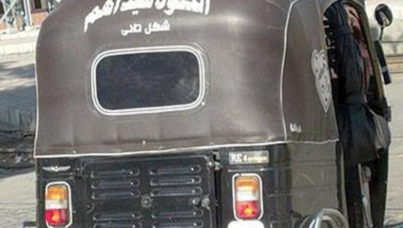 «التكاتك» تُضاعف الأجرة بجرجا.. ومواطنون: استغلال بسبب غياب الرقابة