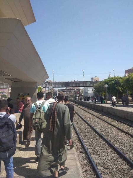 جريمة ثأرية دامية على رصيف القطار.. مقتل مجند شاب بأربع طلقات في محطة  قطار جرجا
