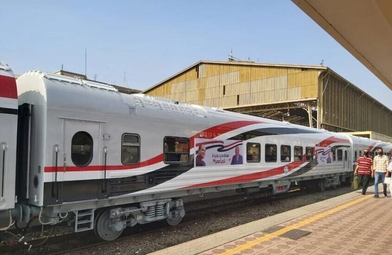 فيديو ”العبث بالقطار الروسي” يُشعل غضب المصريين.. والأمن يقبض على المتهم