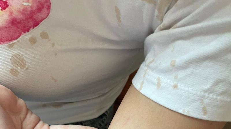 تجاوزات مراهقة.. سيدة تروي تفاصيل الاعتداء عليها في محل شهير بالتجمع