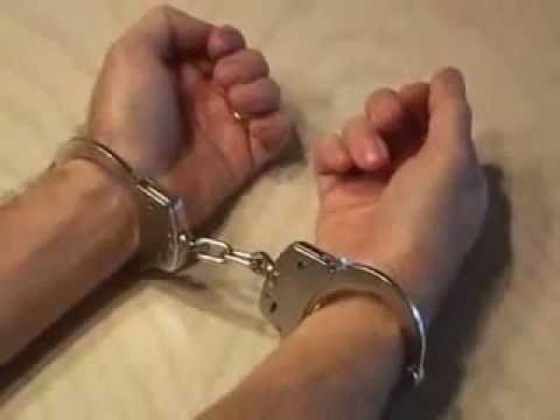 داخلية تكشف تفاصيل فيديو اقتحام مطعم بالسلاح الأبيض في فيصل وضبط المتهم--فيديو الواقعة