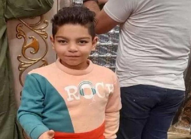 بسبب التأديب القاسي.. أب يقتل طفله تقييدًا وتجويعًا بمساعدة زوجته في الفيوم