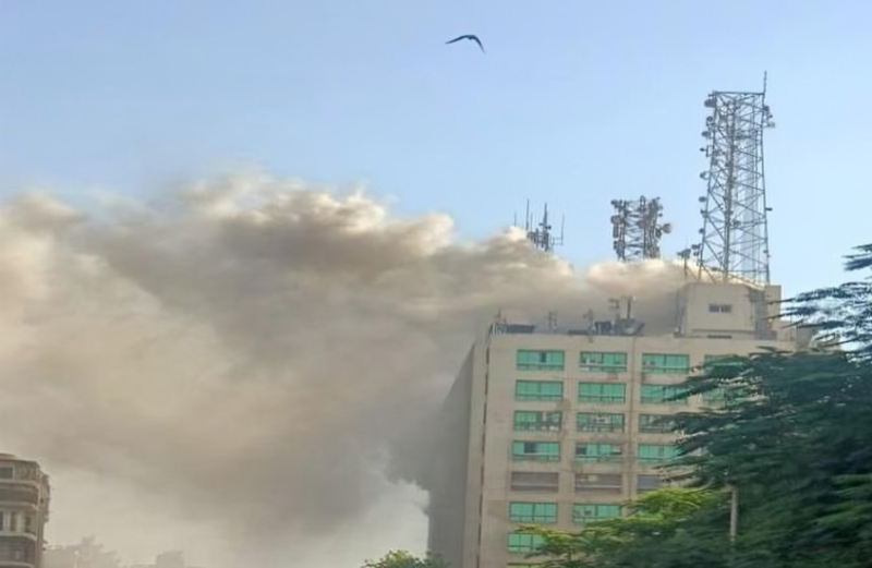عطل تقني واسع في مصر بعد حريق ضخم يضرب سنترال رمسيس ويشل خدمات الإنترنت والاتصالات