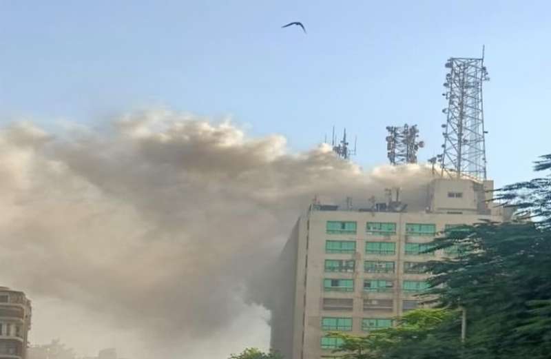 عطل تقني واسع في مصر بعد حريق ضخم يضرب سنترال رمسيس ويشل خدمات الإنترنت والاتصالات