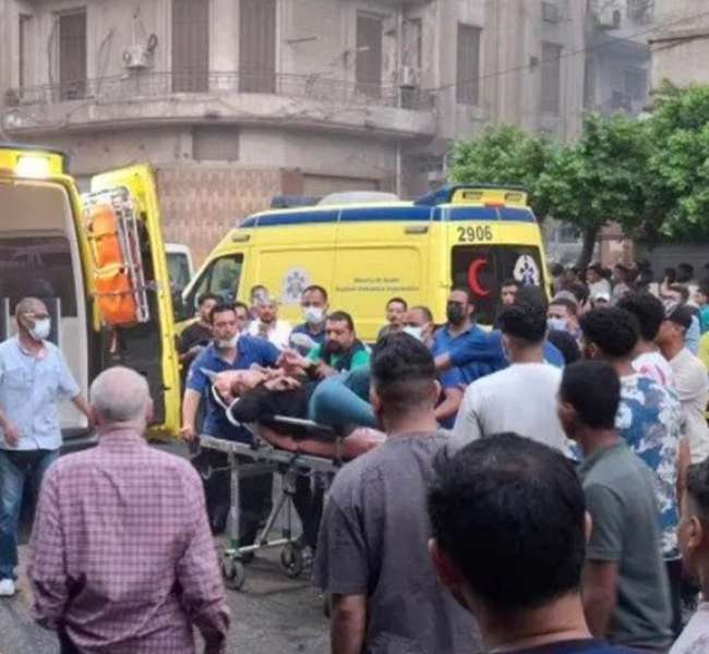 وزارة الصحة تعلن إصابة 14 مواطنًا في حريق سنترال رمسيس ونقلهم إلى المستشفى القبطي