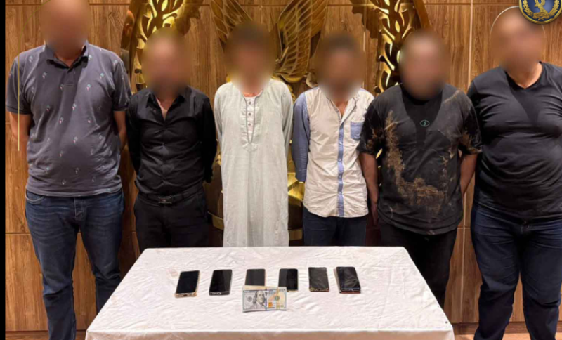 سقوط عصابة النصب بالطوابع والعملات الأثرية في النزهة.
