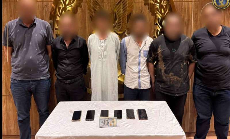 سقوط عصابة النصب بالطوابع والعملات الأثرية في النزهة.