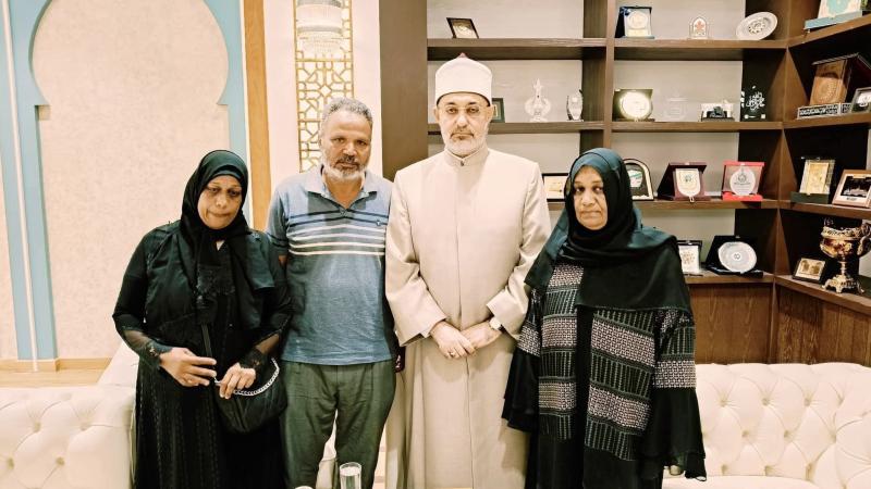 أسرة الشاب أحمد حمدي تُقيم صلاة الغائب بعد 15 يومًا من غرقه في رأس البر ومندوب من دار الإفتاء يشارك