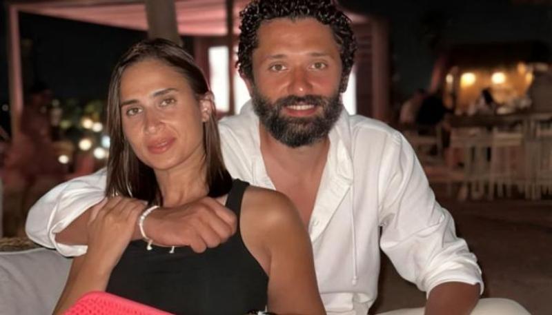 طلاق كريم محمود عبدالعزيز وآآن الرفاعي بعد 14 عامًا يشعل مواقع التواصل وسط شائعات ارتباط جديد