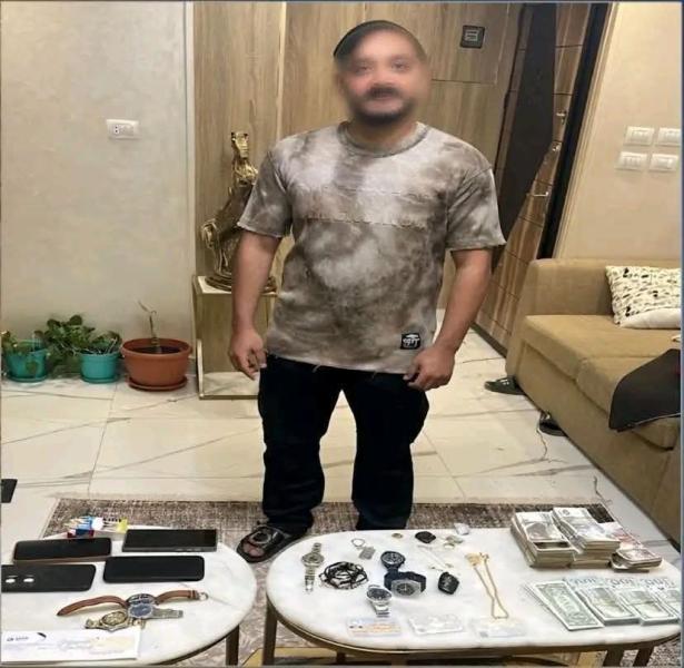 صندوق أسرار تيك توك : القبض علي مداهم العاطل بحوزته دولارات وساعات روليكس وسيارة ”بي إم” دون مصدر دخل معروف