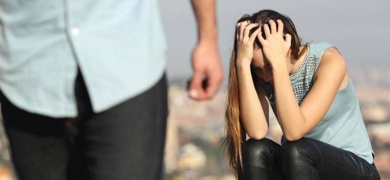 خيانة مزدوجة تهز العمرانية.. زوج يضبط زوجته في أحضان شقيقه الأصغر داخل غرفة نومه