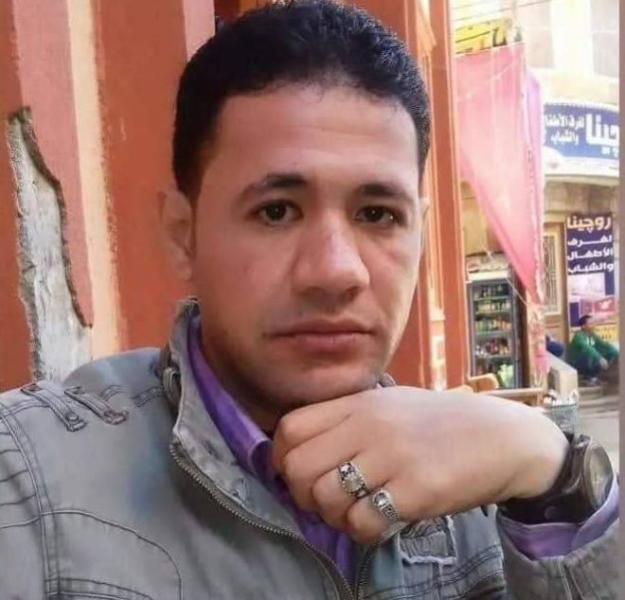 رجل يلقي بنفسه من أعلى الكوبري المعدني في دمياط