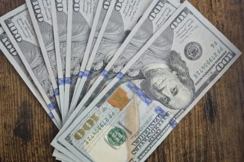 الأخضر متأرجح.. سعر الدولار اليوم الإثنين بمستهل التعاملات