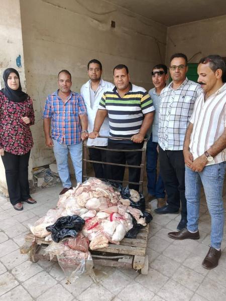 ضبط ١١٧ كيلو  دواجن ولحوم غير صالحة للاستهلاك الادمى بحالة تعفن داخل هايبر شهير بسوهاج