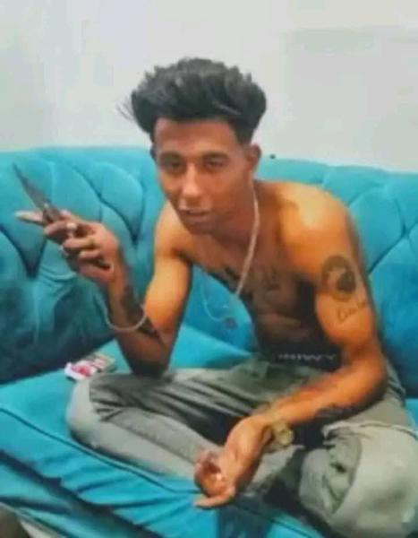 شاب بلطجي يهاجم عامل ويتركه بين الحياة والموت بالسيف