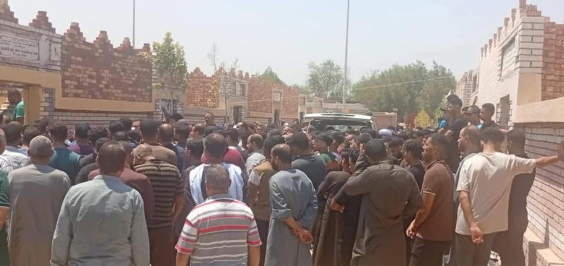 تشييع جثمان أحد ضحايا حادث غرق شاطئ أبوتلات بالإسكندرية بمسقط رأسه في سوهاج