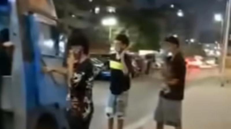 3 شباب يرتكبون أفعالًا مشينة بالأميرية