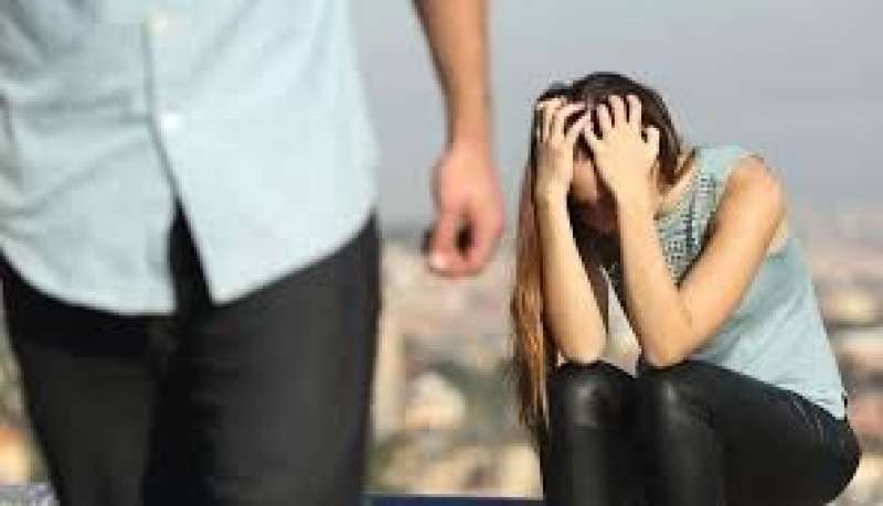 العار في بيت الزوجية.. شقيق يصور زوجة أخيه سرًا ويجبرها على علاقة آثمة