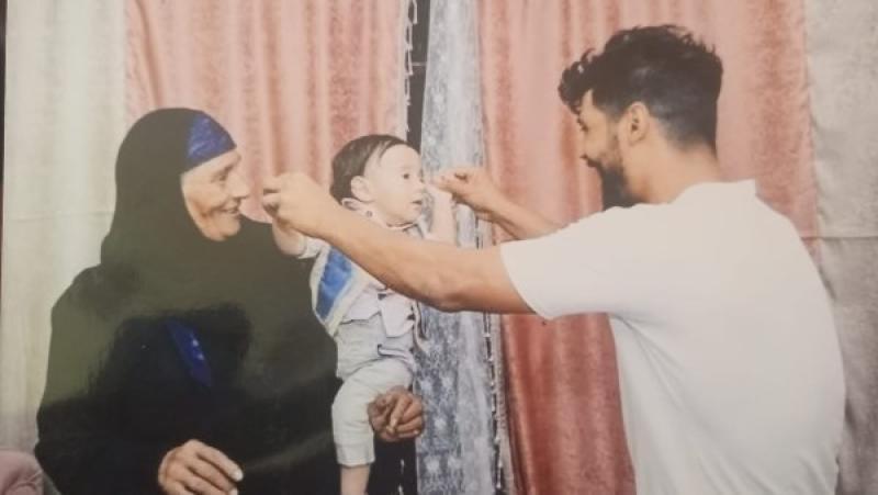 شيكا ووالدتة