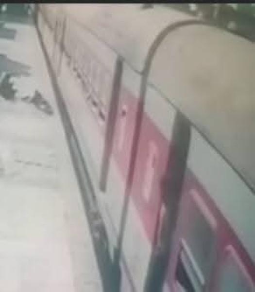 بطولة على رصيف القطار.. ناظر محطة طما ينقذ طفلًا من موت محقق