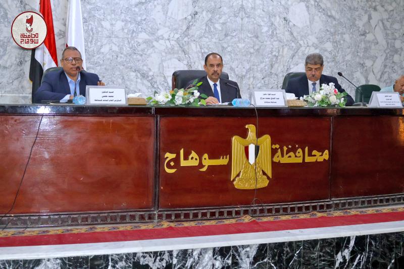 محافظ سوهاج يوجه بإعداد حصر شامل للتراخيص المؤقتة الصادرة عن جهاز المشروعات