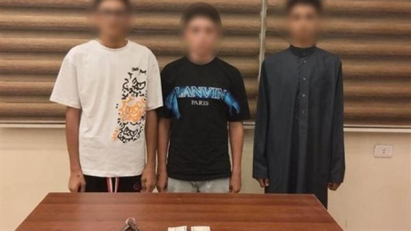 ضبط 3 طلاب يسرقون طفلاً بالإكراه بسوهاج بعد انتشار فيديو مثير