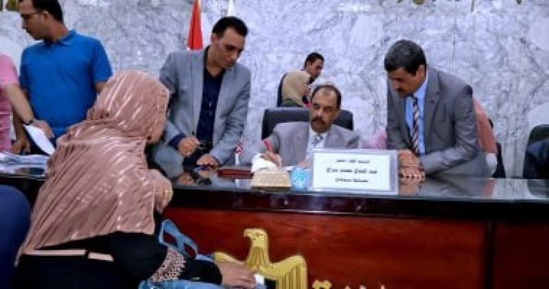 محافظ سوهاج يعقد اللقاء الجماهيري الأسبوعي للاستماع إلى شكاوى المواطنين