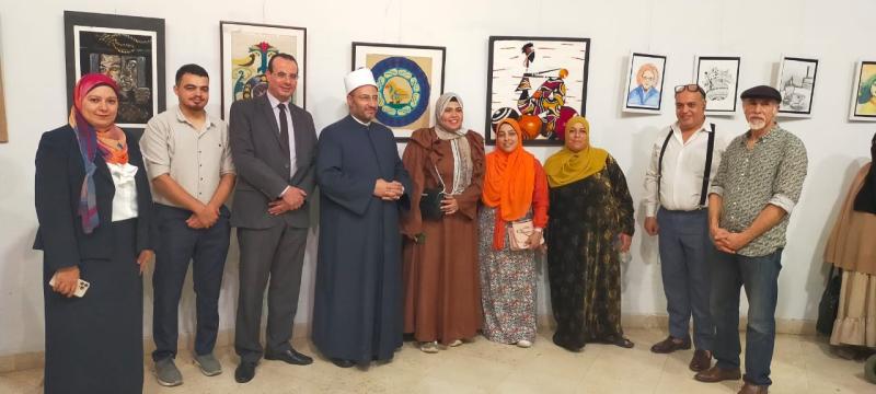 بمناسبة اليوم العالمي للغة الإشارة نظمت الفنانة التشكيلية/ عائشة بدوي؛ المعرض الفني الاول لذوي الإعاقة تحت شعار (لمسات صامدة)