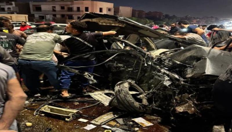 بالصورحادث  في التجمع الخامس.. مصرع 3 أشخاص وإصابة رابع في تصادم سيارتين