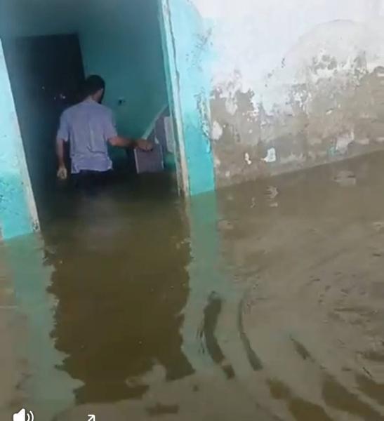 بالصور :كارثة في المنوفية: مياه النيل تغمر المنازل والأهالي يستغيثون