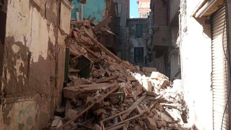 انهيار عقار قديم خالٍ من السكان في منطقة بحري بالإسكندرية دون وقوع إصابات