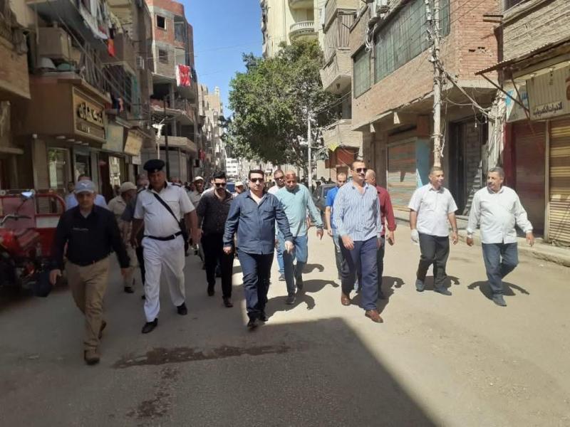 حملات مكثفة لضبط التكاتك المخالفة بشوارع طهطا بسوهاج