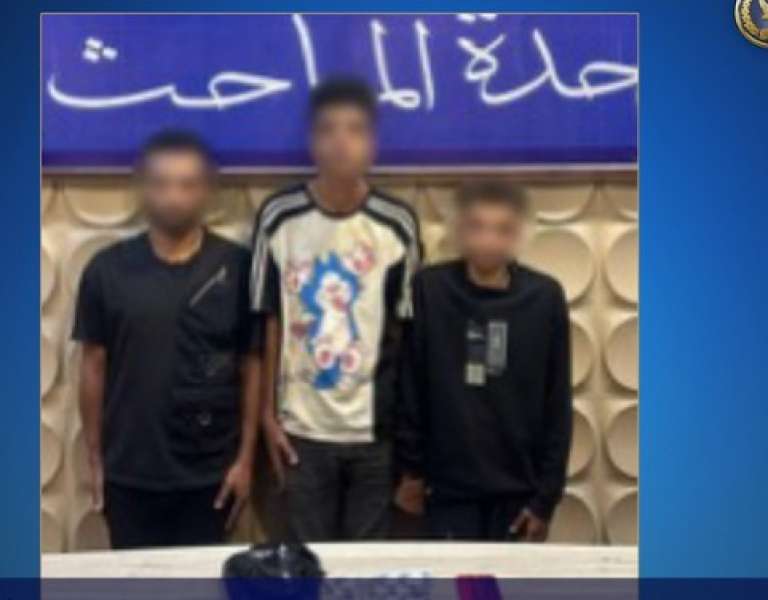 الشرطة المصرية تُحبط جريمة سرقة خلال ساعات وتلقي القبض على المتهمين في واقعة سرقة مسن بالقاهرة- فيديو الواقعة