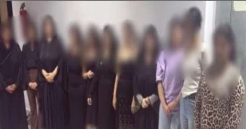 خدمة مساج تحولت إلى فخ.. تطبيق إلكتروني يكشف شبكة لممارسة الرذيلة