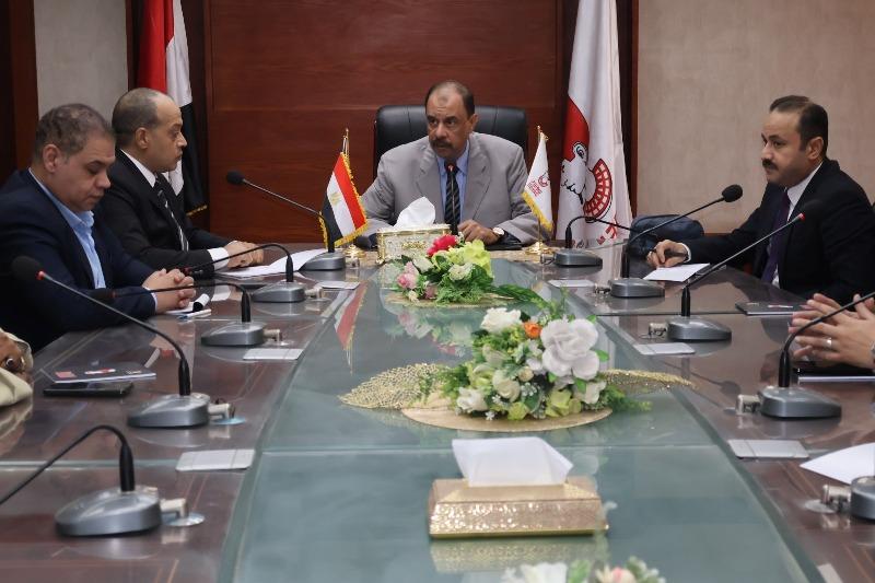 محافظ سوهاج يبحث آليات تنفيذ مبادرتي بيع اللحوم بسعر 300 جنيه للكيلو|