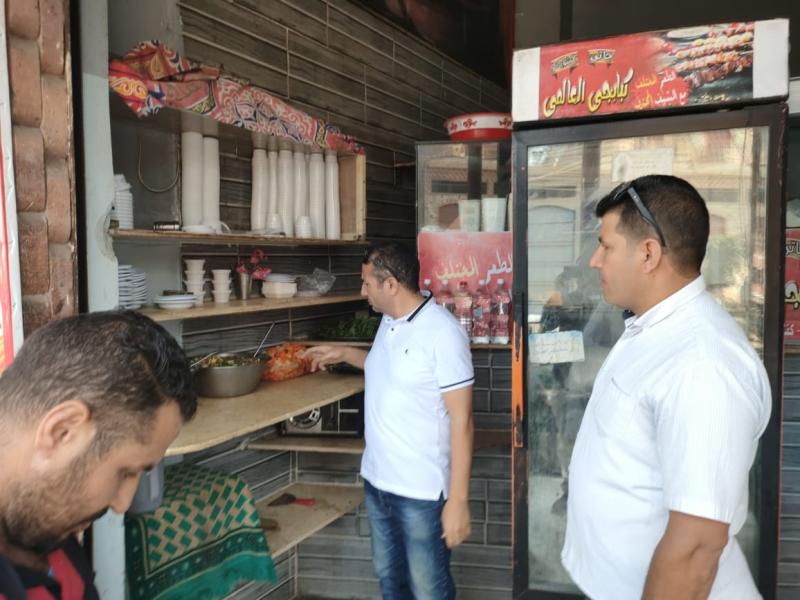 حملات تموينية مكثفة بدسوق تزامناً مع مولد العارف بالله إبراهيم الدسوقي تضبط... حملات تموينية مكثفة بدسوق تزامناً مع مولد العارف بالله إبراهيم الدسوقي تضبط سلعاً غذائية مجهولة المصدر ومنتهية
